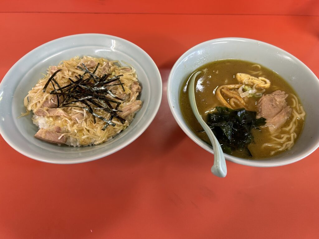 とんとんホープラーメンの丼顔