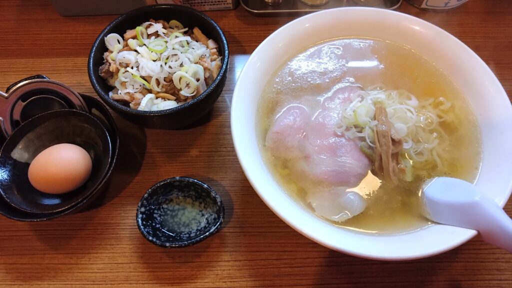 伊吹いりこと鰹のラーメンの丼顔