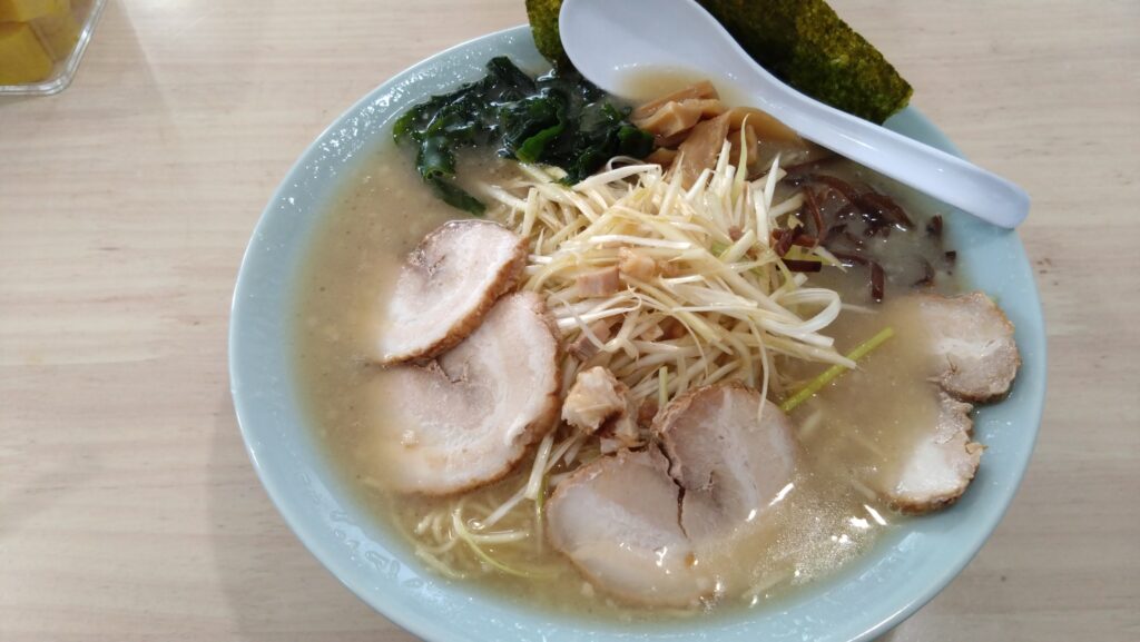 ネギチャーシュー麺の丼顔