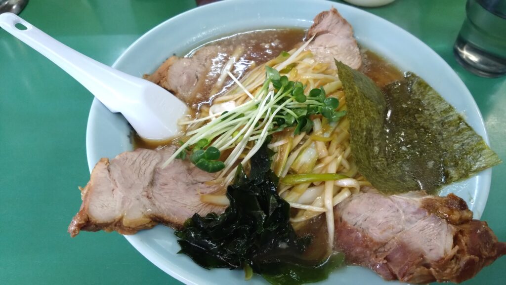 ネギチャーシューメンの丼顔