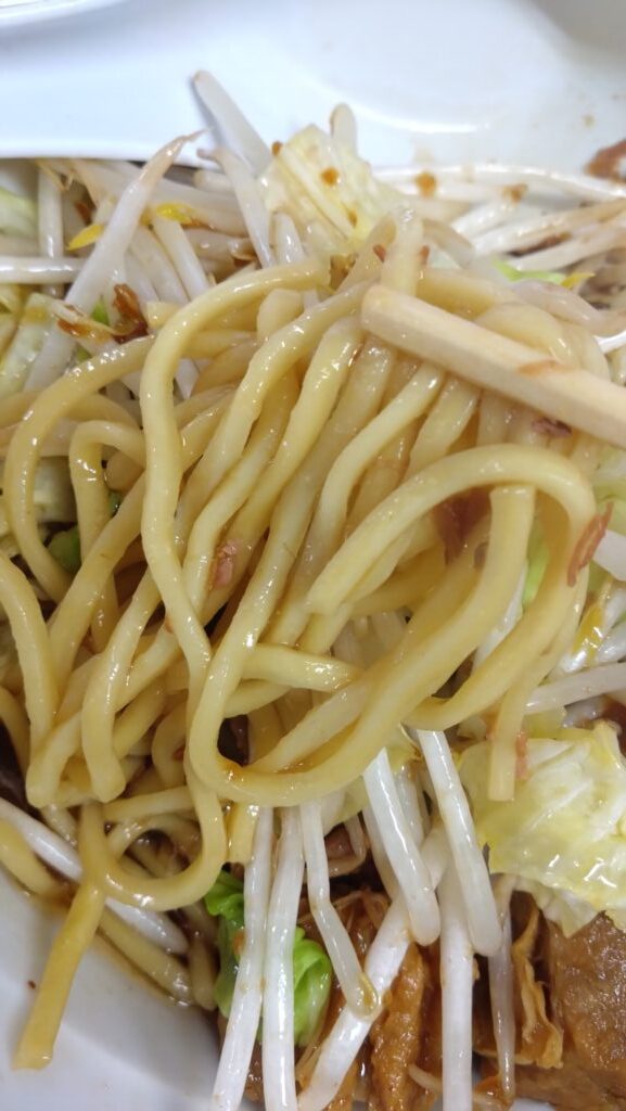 麺は中太麺